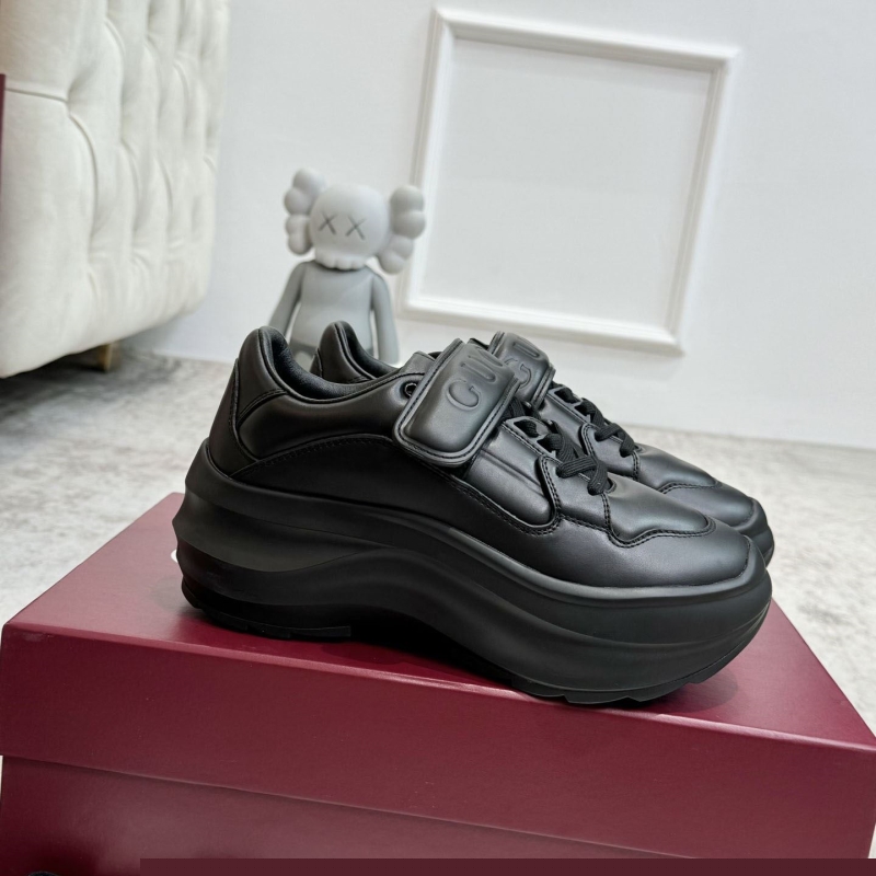 G*u*i casual shoes